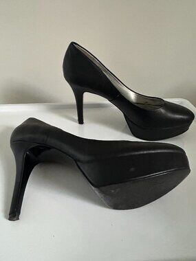 GUESS BLACK STILETTO SHOES SIZE 9M